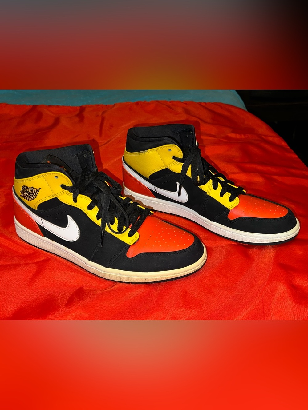 Nike Air Jordan 1 Mid SE Amarillo Men Sz 10.5 EXCELLENT
